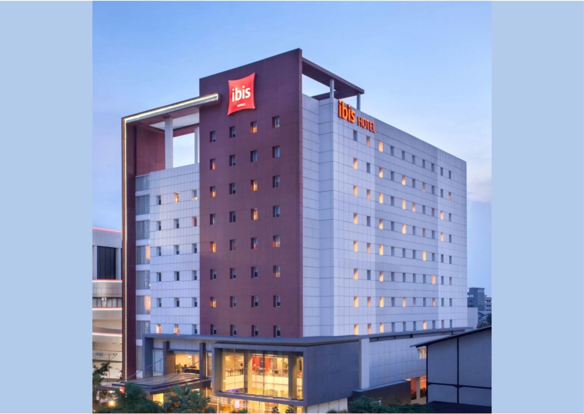 Ibis Surabaya City Center Exterior foto